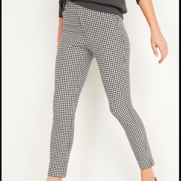 Old Navy Pants - Old Navy Black & White Houndstooth High-Waisted WOW Ankle Pants - Size 16